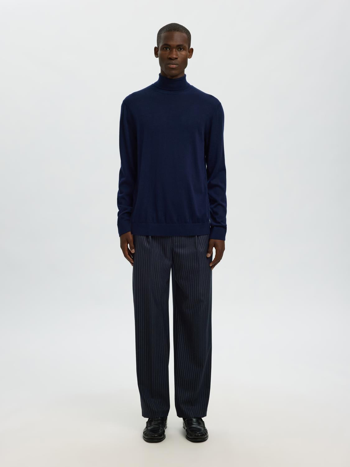 model_shot-front_full